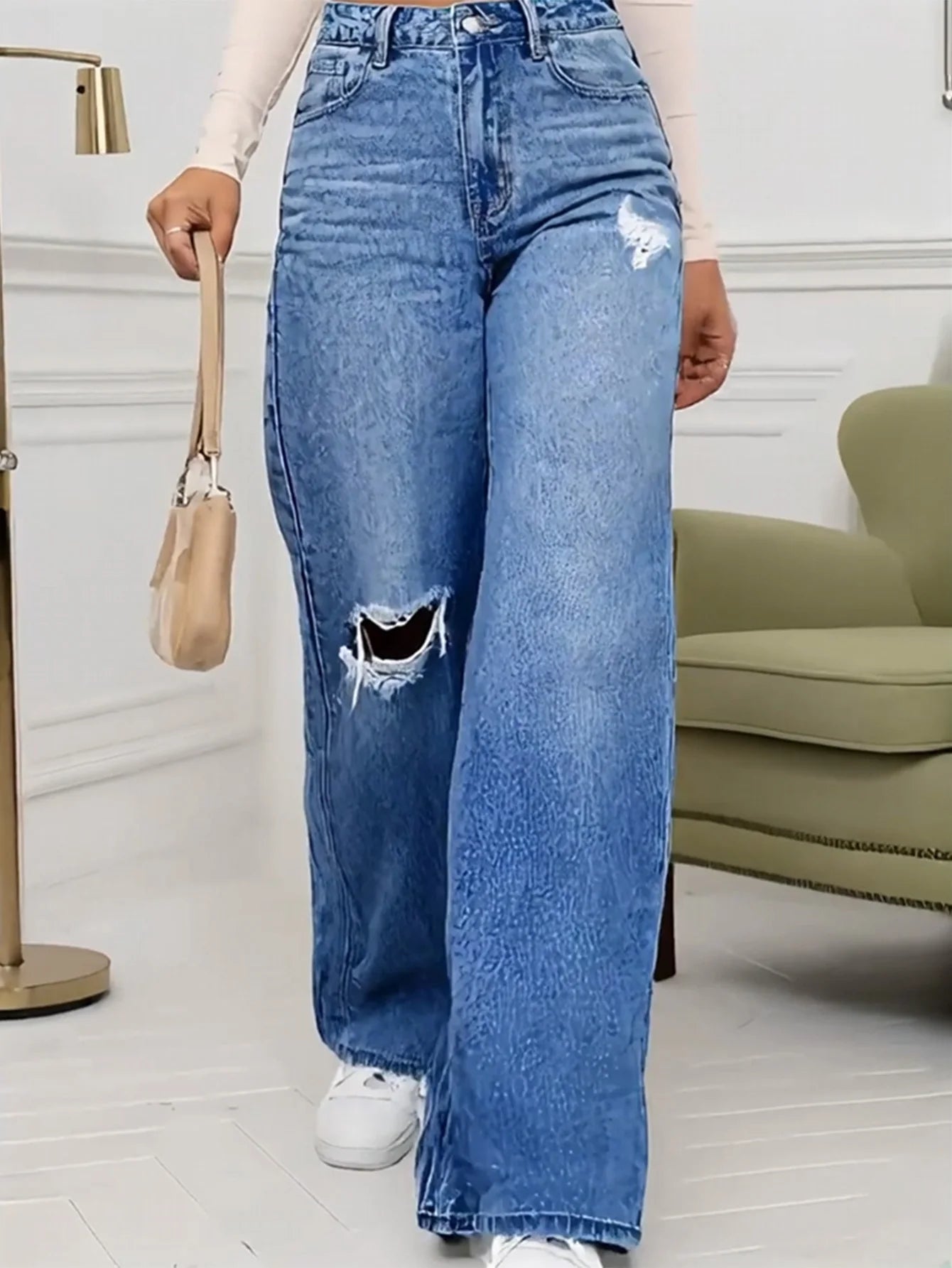 Women's non-stretch denim trousers, straight loose wide legs, ripped design, comfortable fabric, suitable for wearing outside.
