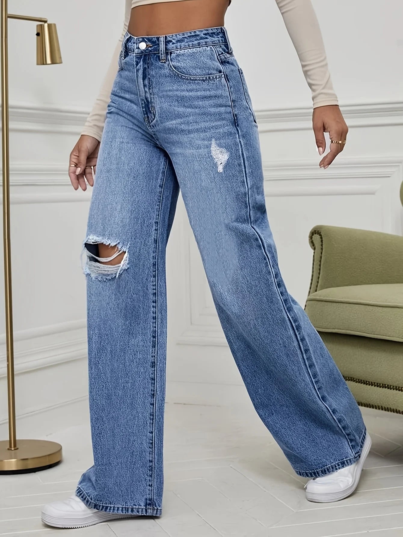 Women's non-stretch denim trousers, straight loose wide legs, ripped design, comfortable fabric, suitable for wearing outside.