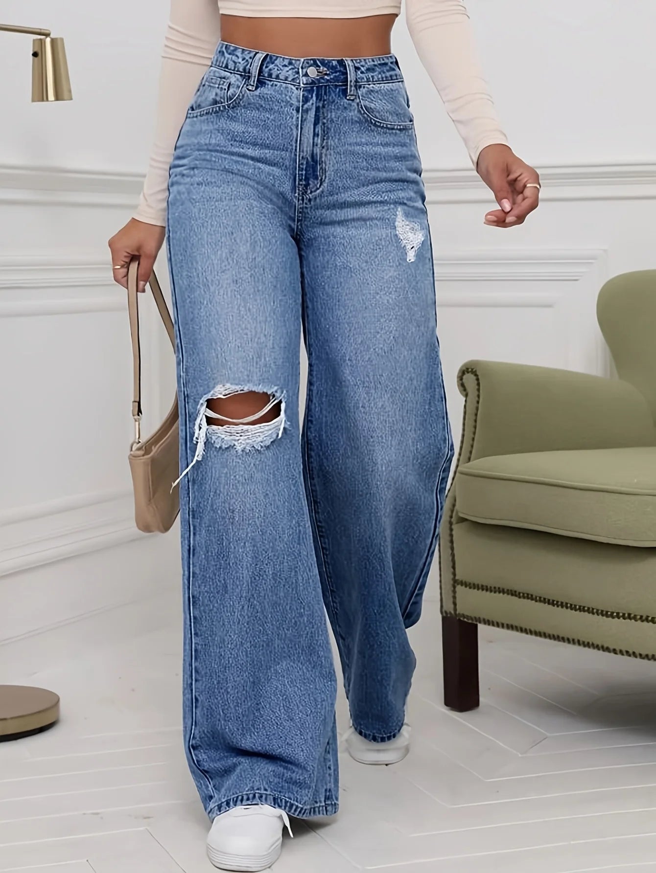 Women's non-stretch denim trousers, straight loose wide legs, ripped design, comfortable fabric, suitable for wearing outside.